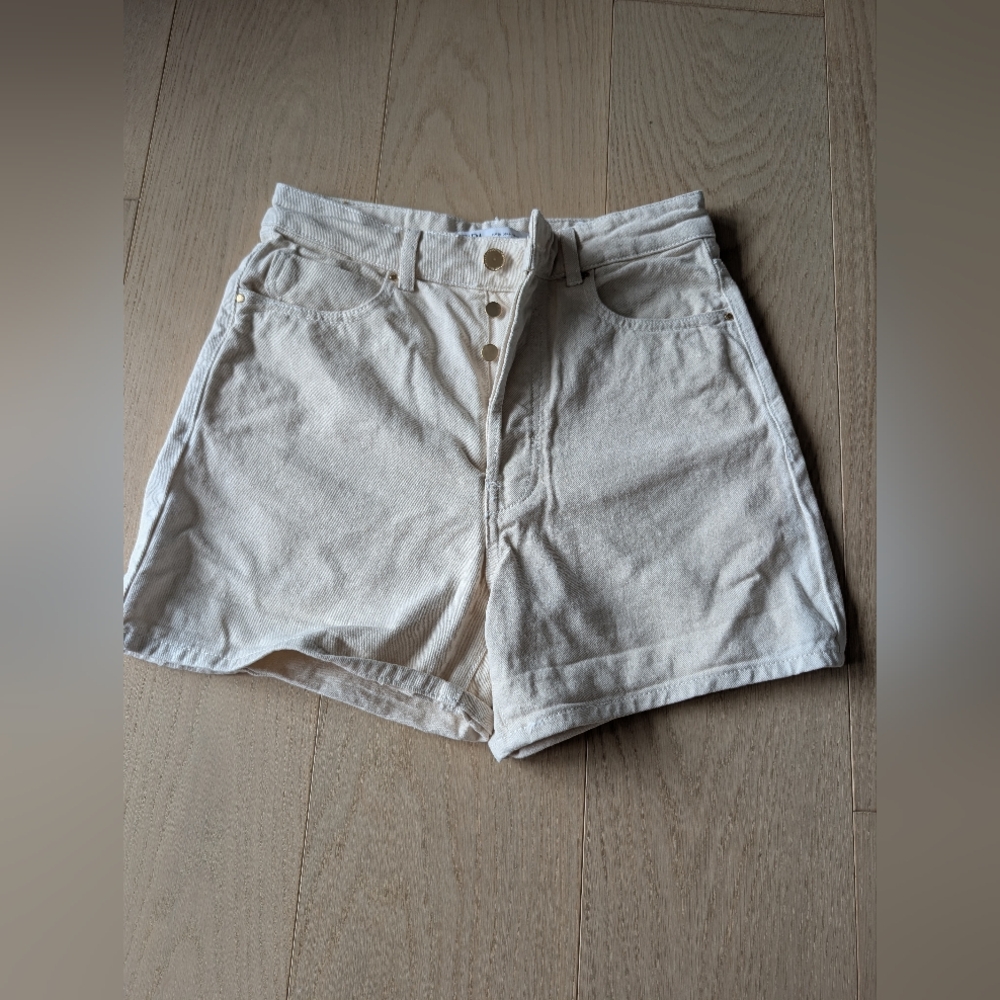 Zara High-Rise Cream Denim Women’s Shorts. Size Small.
